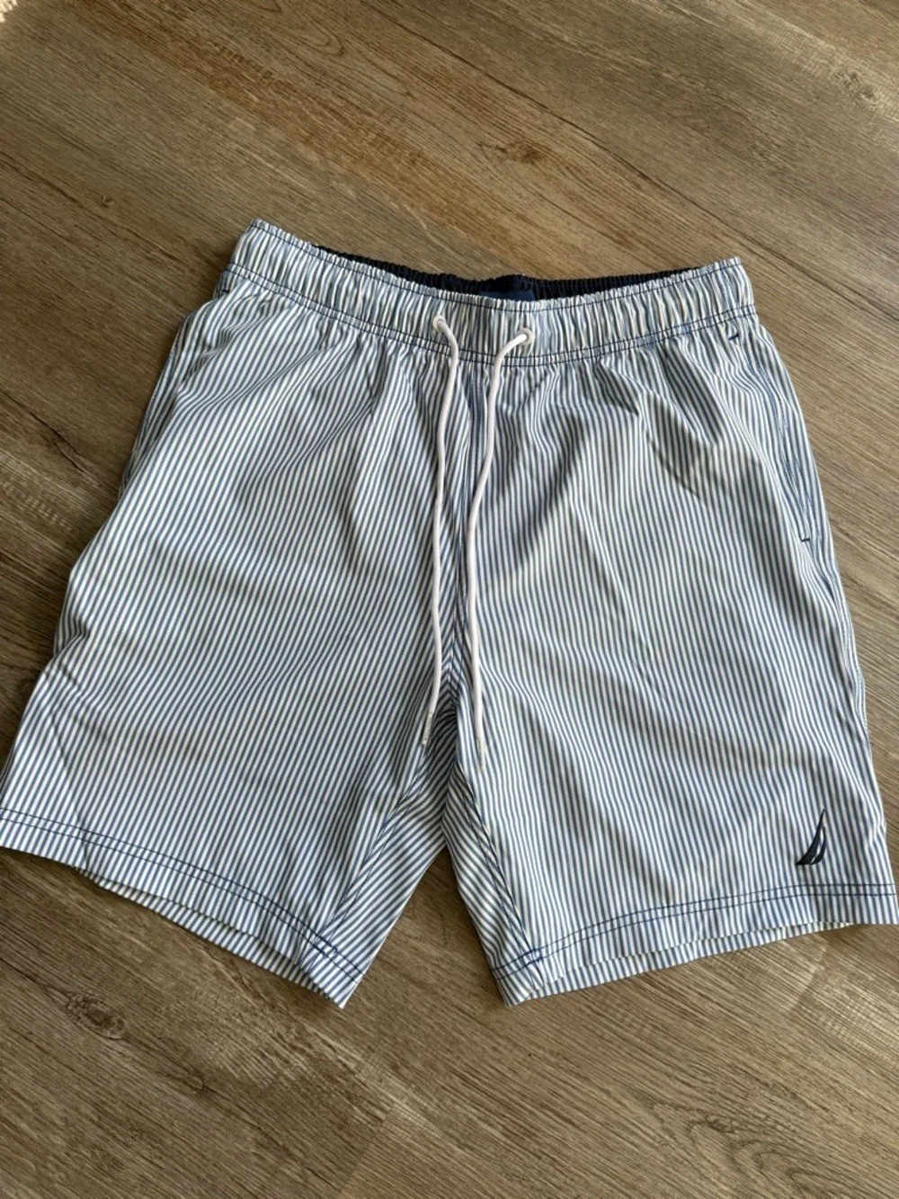 NEW Nautica Men’s Navy and White Pinstripe Swim Trunks Performance Stripe Size M